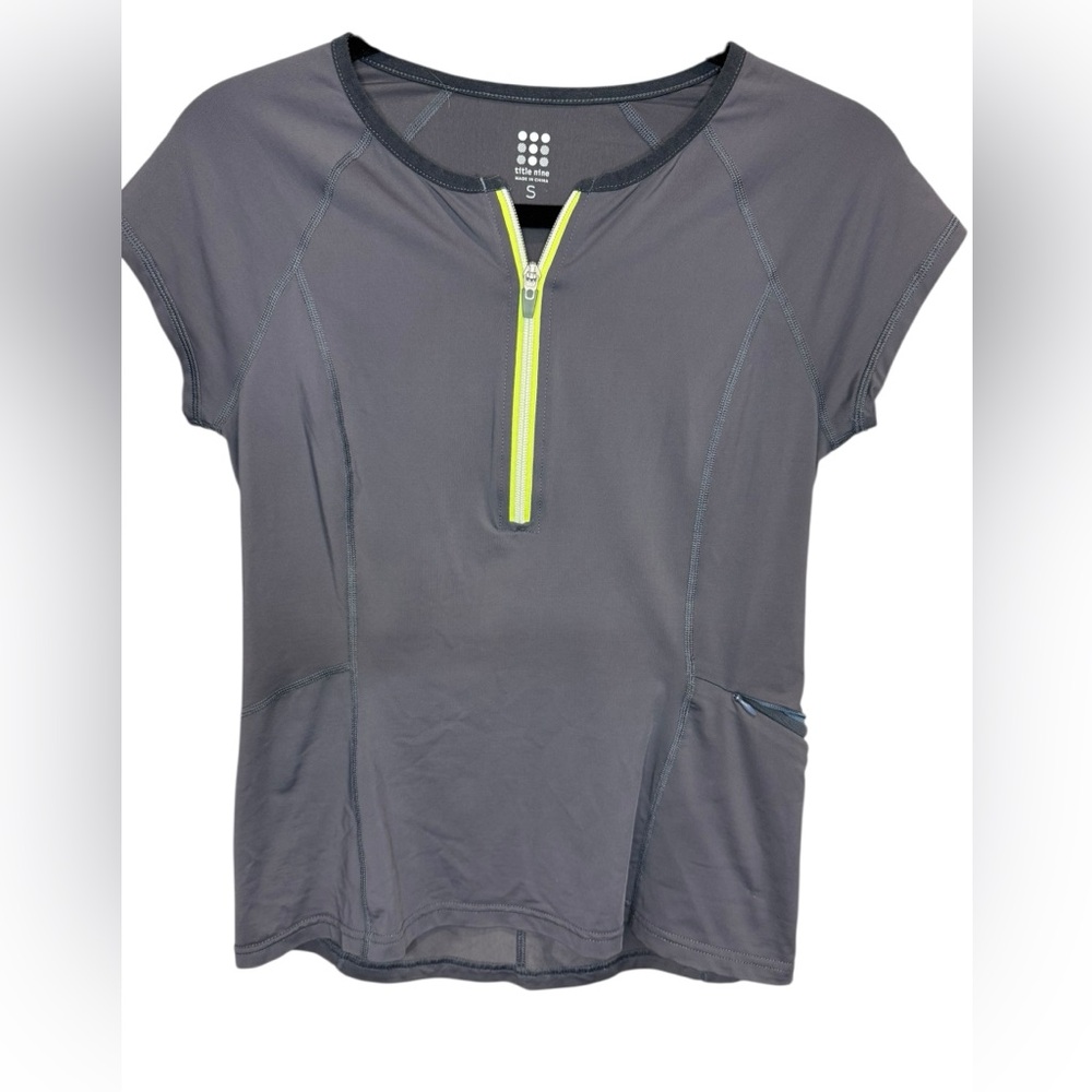 Title Nine Gray Active Top Pullover Back Pockets Nylon Blend 1/4 Zip Paradigm